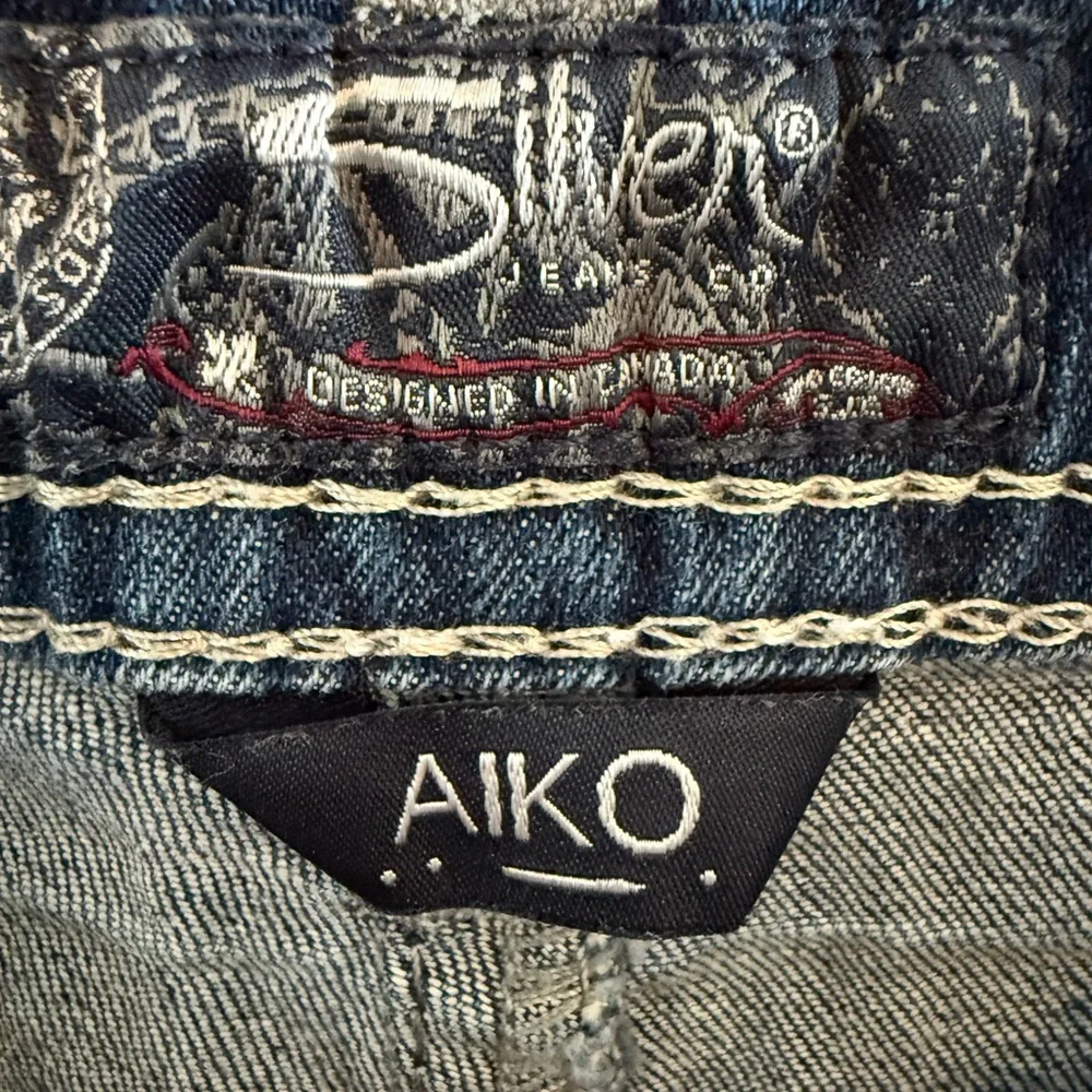 Silver Woman’s Distressed Denim Shorts.  Size W29/L3. Aiko mid short

#0012 - Picture 4 of 5